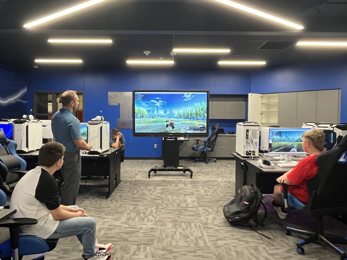 University gaming classroom with staff supervision